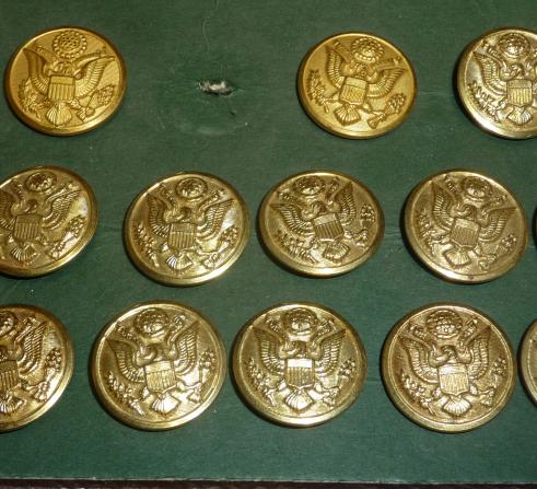 USA WW2 ARMY ENLISTED TUNIC BUTTONS.