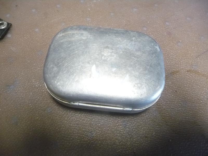 BRITISH WW2 SOAP TIN  1945