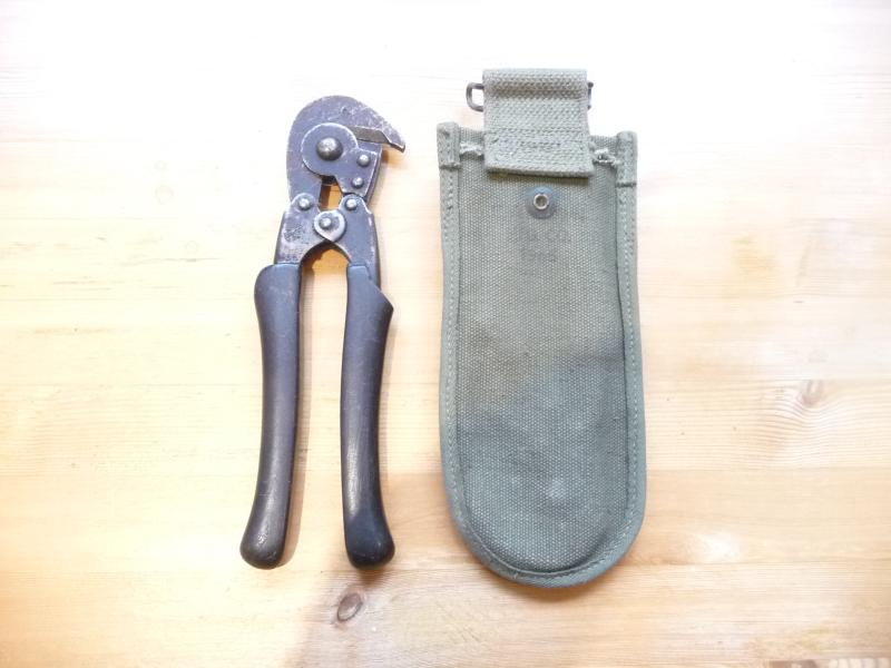 USA WW2 WIRE CUTTERS & POUCH