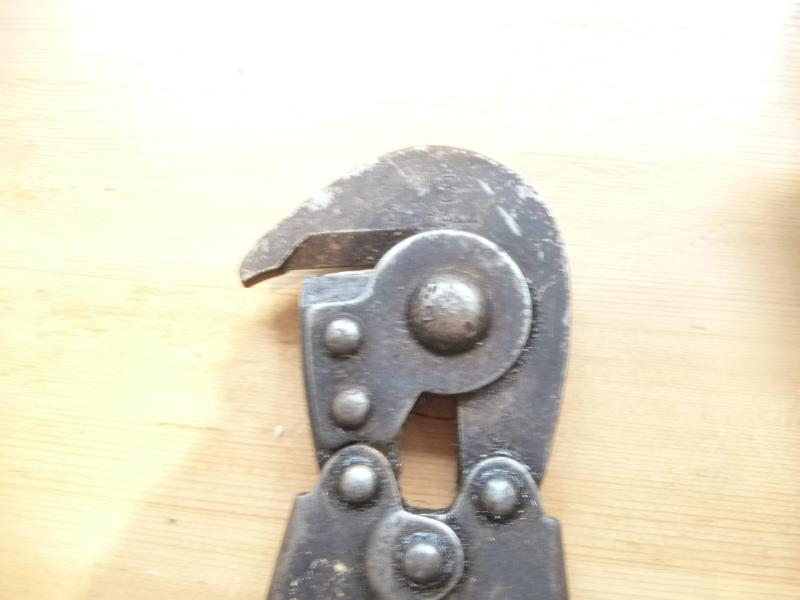 USA WW2 WIRE CUTTERS & POUCH