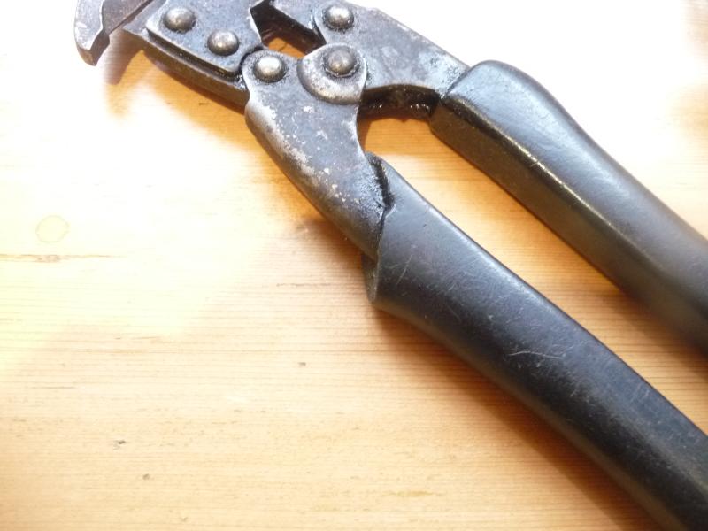 USA WW2 WIRE CUTTERS & POUCH